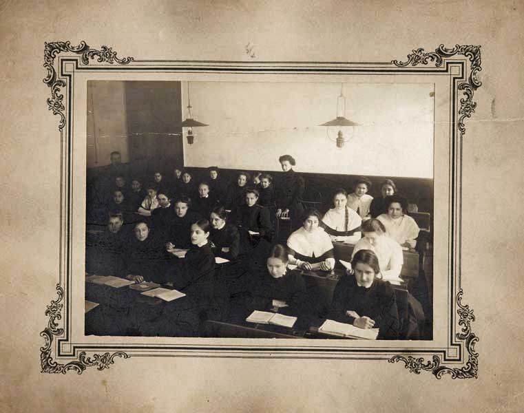 Евгения Карпова в гимназии